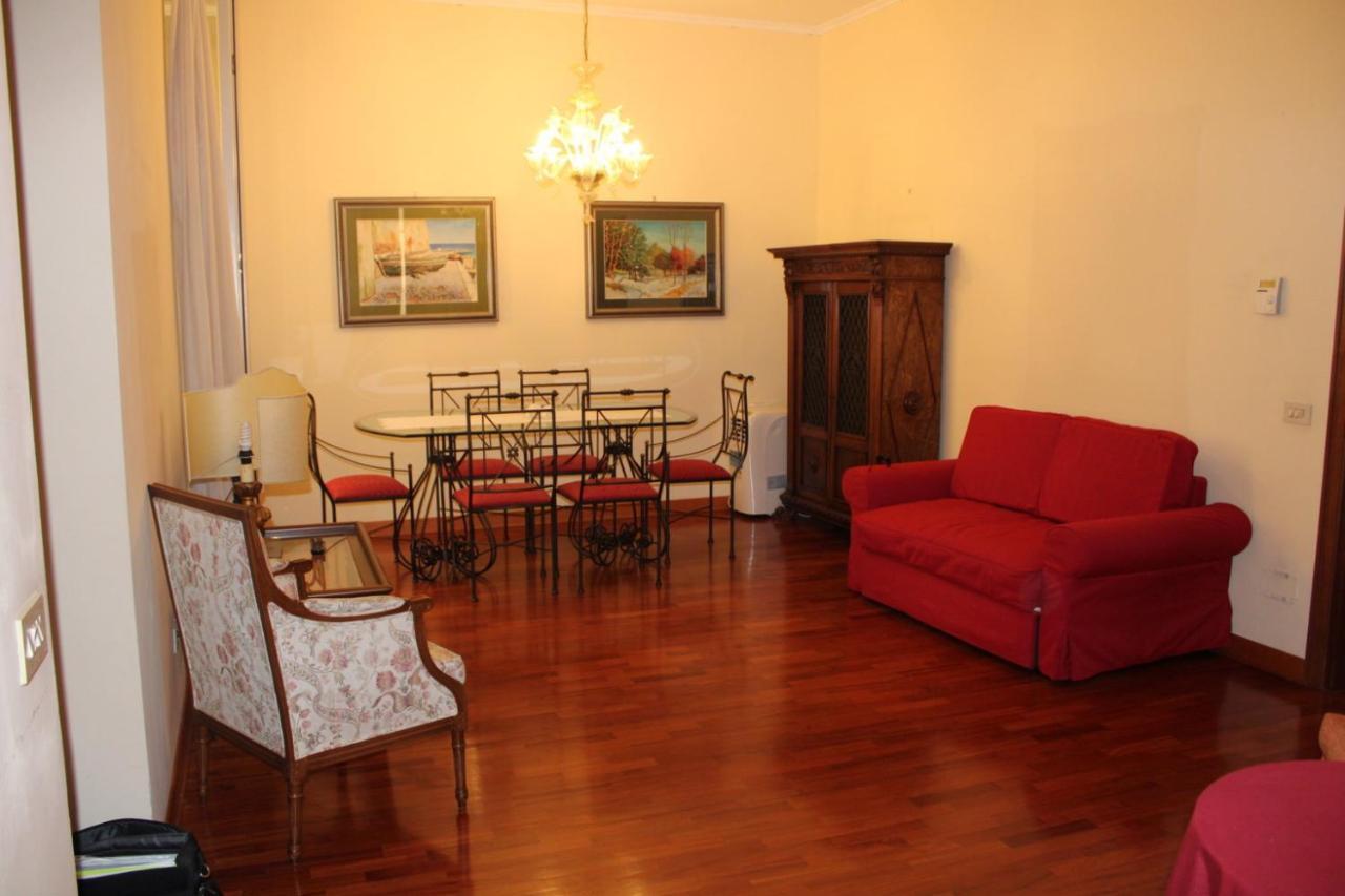 רומא Colosseum New Charming Apartment מראה חיצוני תמונה