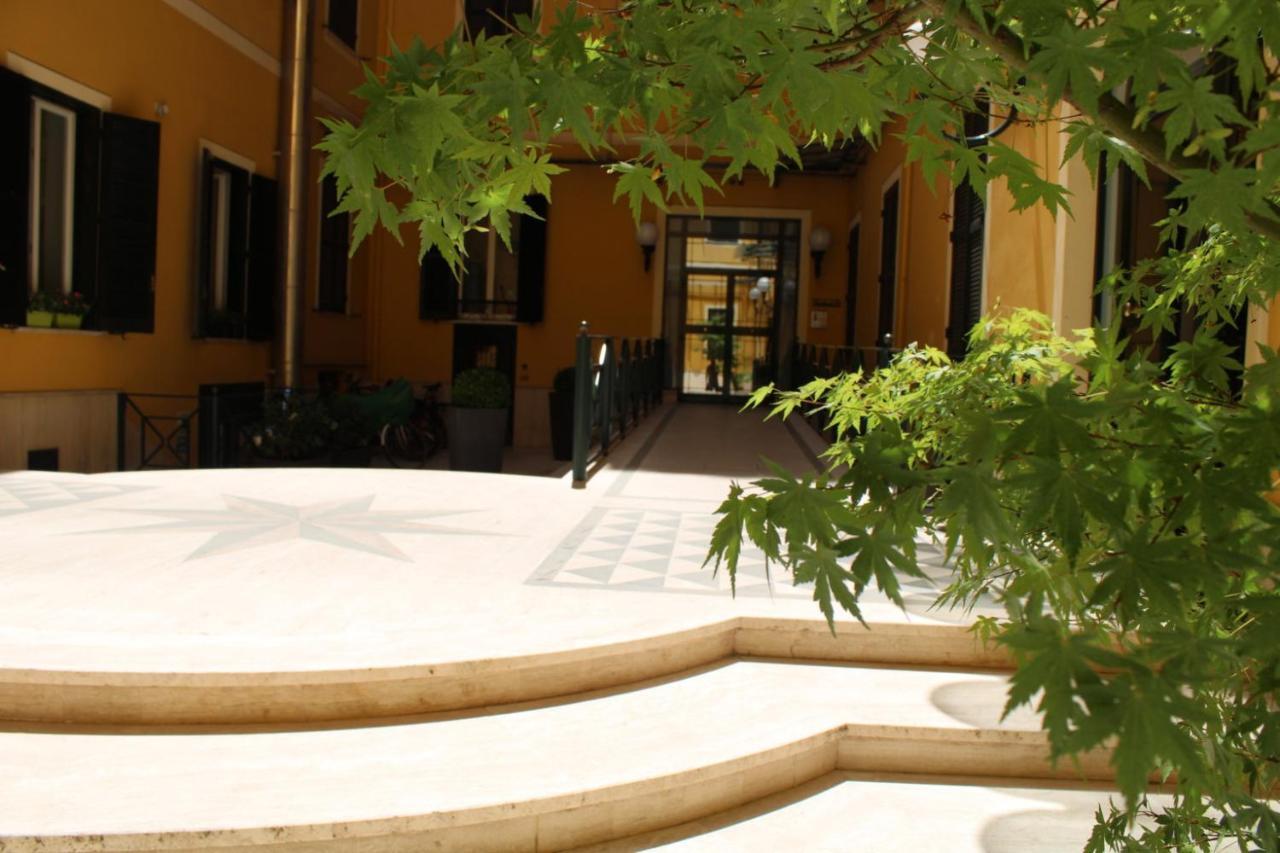 רומא Colosseum New Charming Apartment מראה חיצוני תמונה